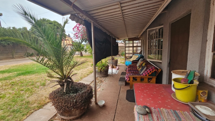 2 Bedroom Property for Sale in Louwville Western Cape